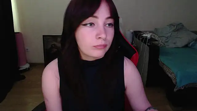 Snapshot of Laralianna chatting on July 1, 2026, 6:04 am Laralianna online show from July 1, 2026, 6:04 am