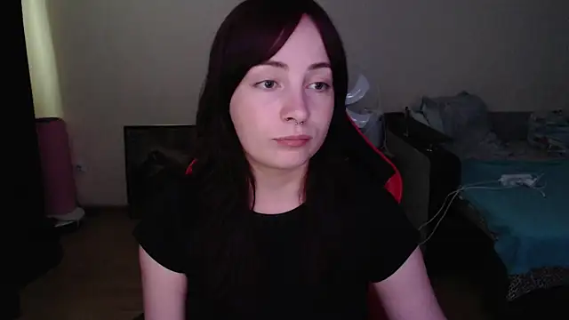 Snapshot of Laralianna chatting on July 2, 2026, 12:33 pm Laralianna online show from July 2, 2026, 12:33 pm