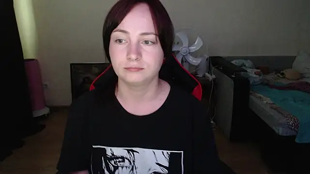 Snapshot of Laralianna chatting on July 5, 2026, 9:49 am Laralianna online show from July 5, 2026, 9:49 am