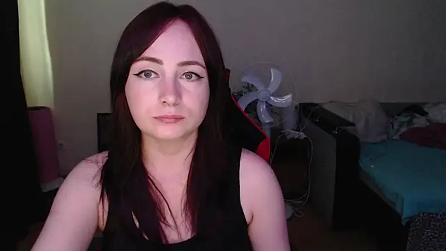 Snapshot of Laralianna chatting on July 6, 2026, 1:52 pm Laralianna online show from July 6, 2026, 1:52 pm