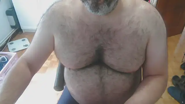 mikeyhotbear online show from June 1, 2026, 3:47 pm