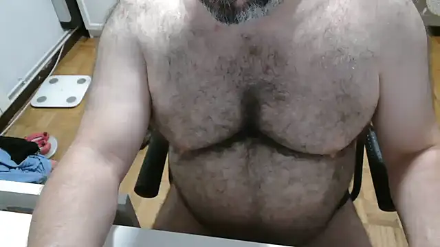 Snapshot of mikeyhotbear chatting on July 6, 2026, 4:09 am mikeyhotbear online show from July 6, 2026, 4:09 am