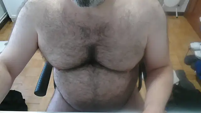 Snapshot of mikeyhotbear chatting on July 13, 2026, 5:43 am mikeyhotbear online show from July 13, 2026, 5:43 am