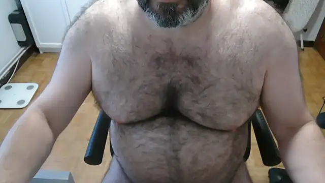 Snapshot of mikeyhotbear chatting on July 15, 2026, 5:34 am mikeyhotbear online show from July 15, 2026, 5:34 am