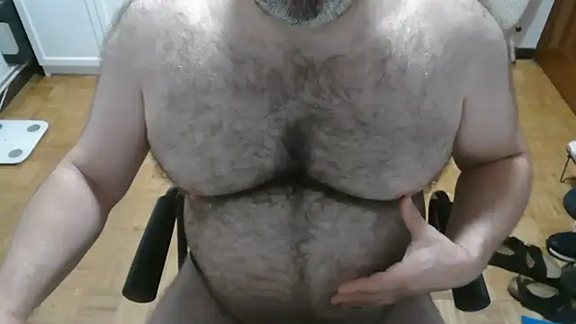 Snapshot of mikeyhotbear chatting on July 19, 2026, 5:11 am mikeyhotbear online show from July 19, 2026, 5:11 am