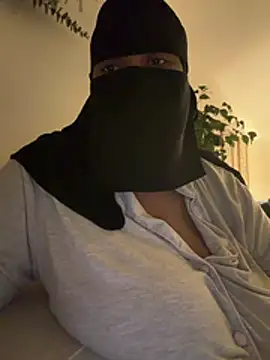 Snapshot of Submissive_Arab chatting on May 18, 2026, 11:54 pm Submissive Arab online show from May 18, 2026, 11:54 pm