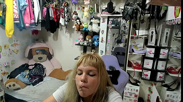allsson queen online show from July 12, 2026, 2:02 am