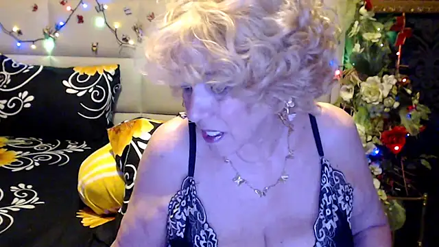 HappyWomanOn online show from April 10, 2026, 8:57 pm