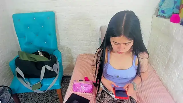 ArianaSmith69 online show from February 20, 2025, 1:51 pm