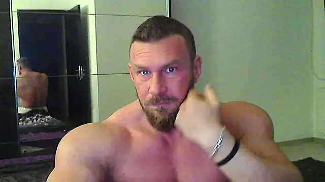 muscularkevin online show from May 4, 2026, 3:24 am