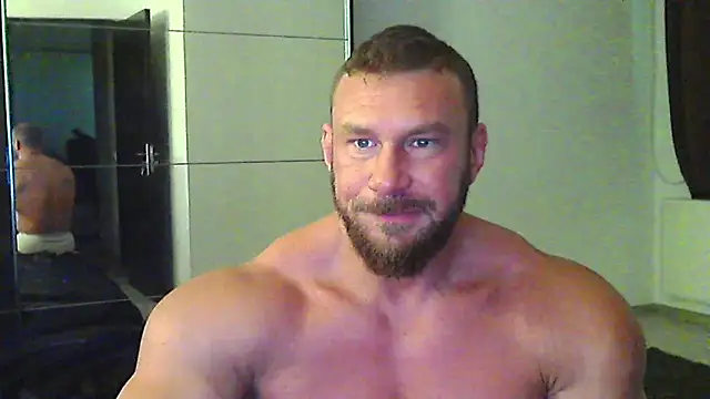 muscularkevin online show from May 28, 2026, 3:59 am