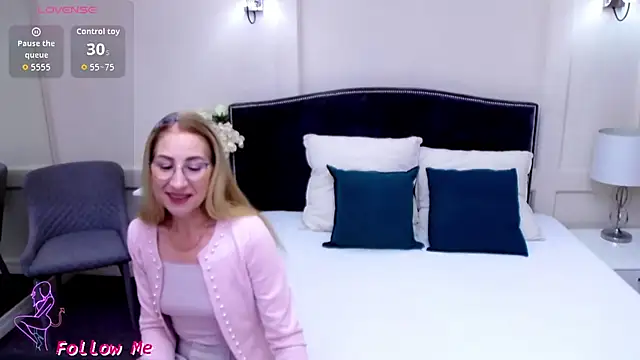 FoxyRamona online show from July 7, 2026, 6:47 am