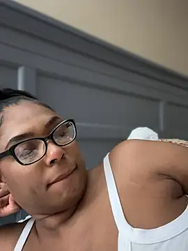 CandyLuxxxx online show from July 5, 2026, 4:19 am