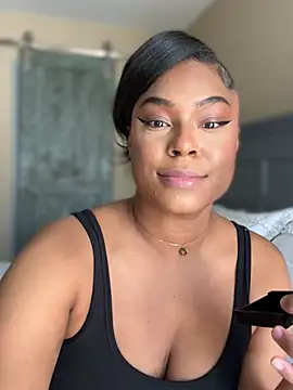 CandyLuxxxx online show from July 7, 2026, 10:47 pm