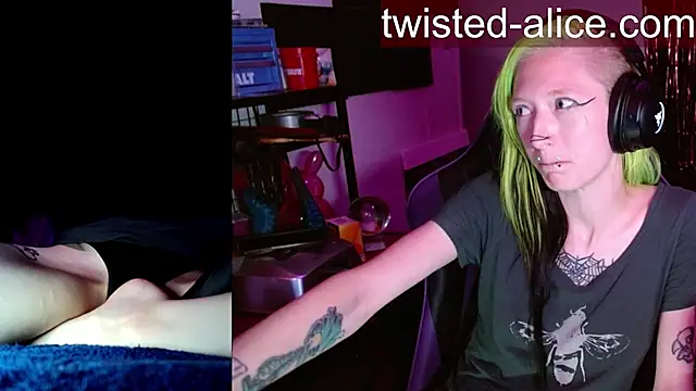 alicewonder09 online show from May 15, 2026, 3:35 am