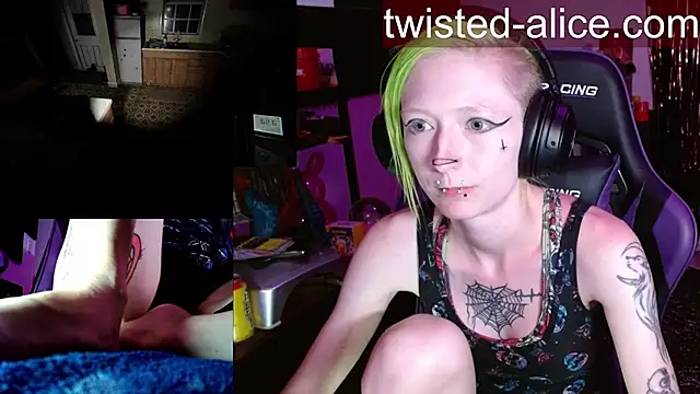 alicewonder09 online show from May 17, 2026, 3:04 am