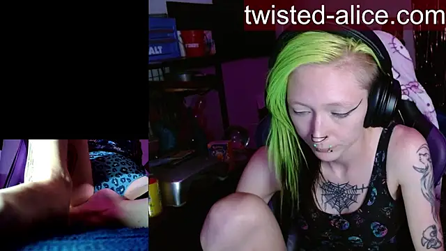 alicewonder09 online show from May 19, 2026, 3:35 am