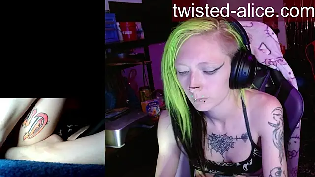 alicewonder09 online show from May 23, 2026, 6:18 am
