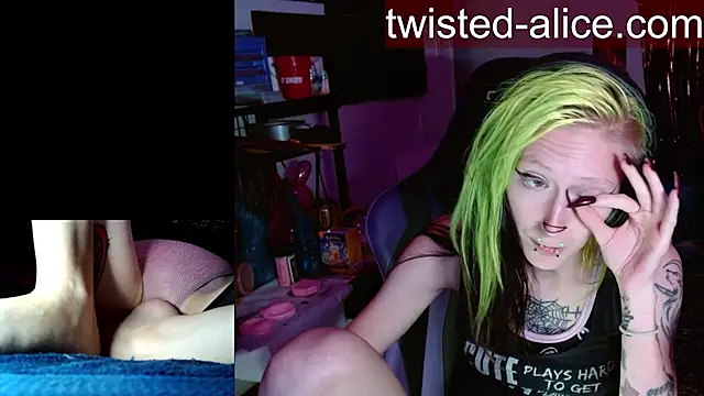 alicewonder09 online show from May 30, 2026, 3:25 am