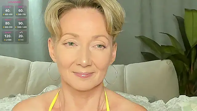 AkexandraFix online show from May 19, 2026, 2:01 pm