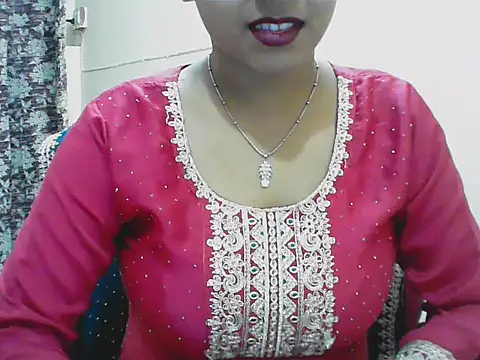 LovingPihu online show from May 12, 2026, 5:37 am