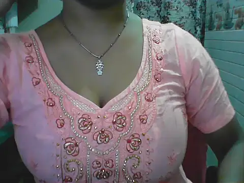 LovingPihu online show from May 26, 2026, 5:36 am