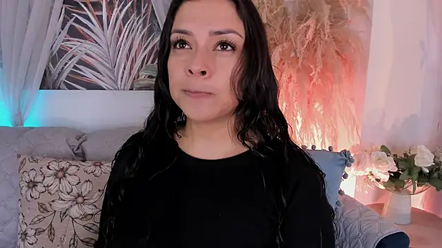 Snapshot of Nicolle_W chatting on June 26, 2026, 11:47 am Nicolle W online show from June 26, 2026, 11:47 am