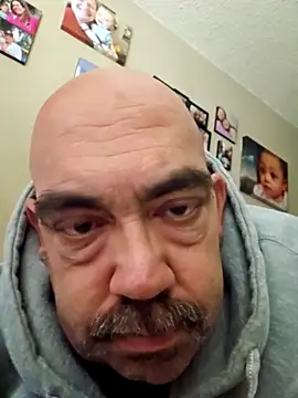 Snapshot of Smalldick805 chatting on September 18, 2025, 4:20 pm Smalldick805 online show from September 18, 2025, 4:20 pm