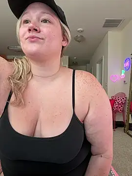 PiggyRose online show from July 10, 2026, 10:56 pm