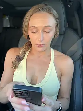 lunagirl13 online show from July 16, 2026, 10:49 pm