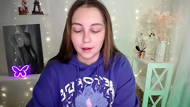 Snapshot of SweetPrincess_ chatting on April 17, 2026, 5:32 am SweetPrincess online show from April 17, 2026, 5:32 am