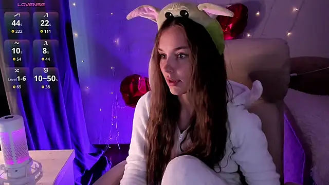 Snapshot of AliceOrlova chatting on May 29, 2026, 2:37 pm AliceOrlova online show from May 29, 2026, 2:37 pm