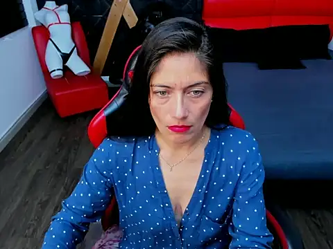 Snapshot of AnnyMilet_ chatting on July 2, 2026, 1:28 pm AnnyMilet online show from July 2, 2026, 1:28 pm