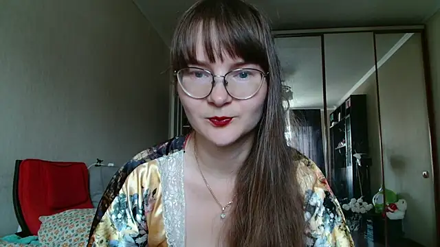 KiraGoldens online show from July 28, 2026, 6:42 am