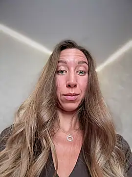 EvaCatt online show from July 10, 2026, 4:39 am