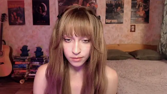 Snapshot of Friendly_Ellie chatting on June 25, 2026, 12:32 am Friendly Ellie online show from June 25, 2026, 12:32 am