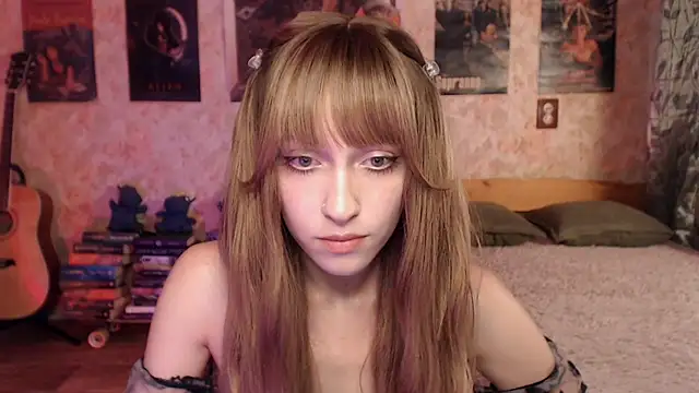 Snapshot of Friendly_Ellie chatting on July 8, 2026, 2:27 am Friendly Ellie online show from July 8, 2026, 2:27 am