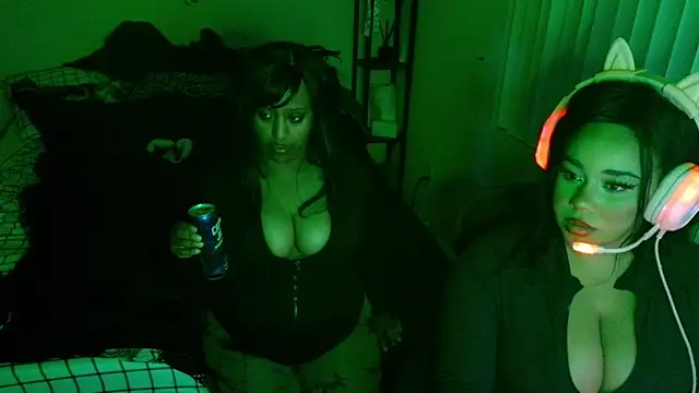 alexiajames99 online show from July 19, 2026, 3:54 am