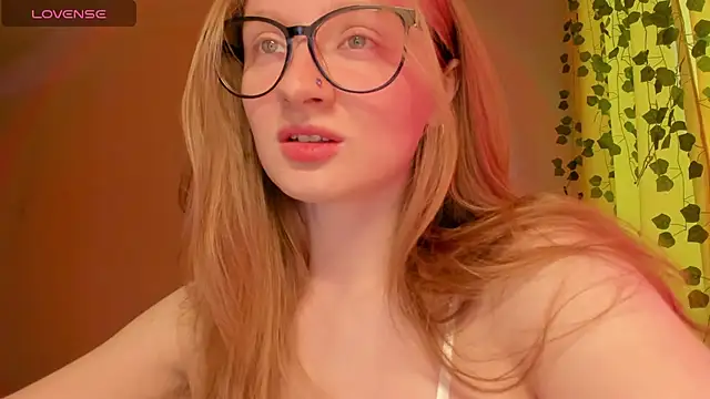 Snapshot of mollytuck chatting on June 30, 2026, 3:57 pm mollytuck online show from June 30, 2026, 3:57 pm