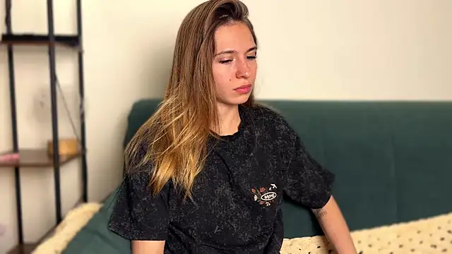 LovelyKatea online show from May 27, 2026, 5:10 pm