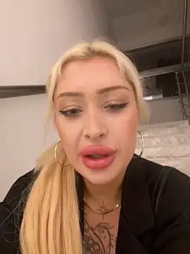 JennaLinn online show from July 8, 2026, 1:21 am