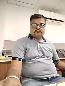 Desi Londa 143 online show from May 16, 2026, 3:58 am