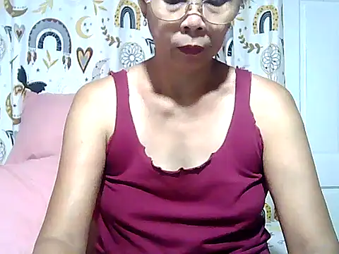 Snapshot of urwife_tobe chatting on April 28, 2026, 3:00 am urwife tobe online show from April 28, 2026, 3:00 am