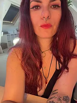 LunaMoongirl online show from July 6, 2026, 5:26 pm