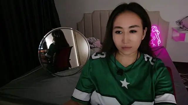 AsianQueens online show from June 14, 2026, 1:24 pm