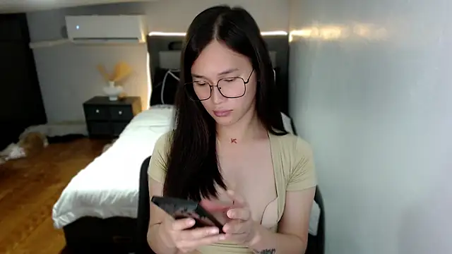 AmazingLuchie online show from June 21, 2026, 5:32 am