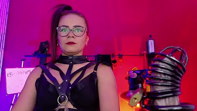 MistressSlut1 online show from June 30, 2026, 11:33 am
