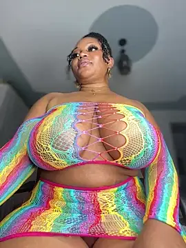 Snapshot of Hyra_Ari chatting on July 15, 2026, 8:14 pm Hyra Ari online show from July 15, 2026, 8:14 pm