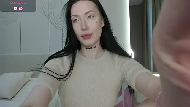 JenniferQueen11 online show from June 10, 2026, 2:38 pm