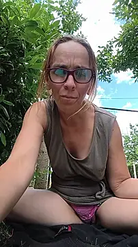 Snapshot of Dettybitch40 chatting on July 9, 2026, 1:04 pm Dettybitch40 online show from July 9, 2026, 1:04 pm